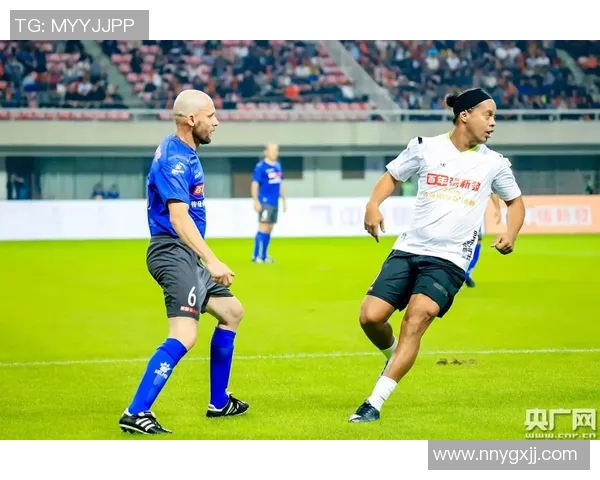 足球明星高清杂志照片展现球场魅力与风采的完美瞬间